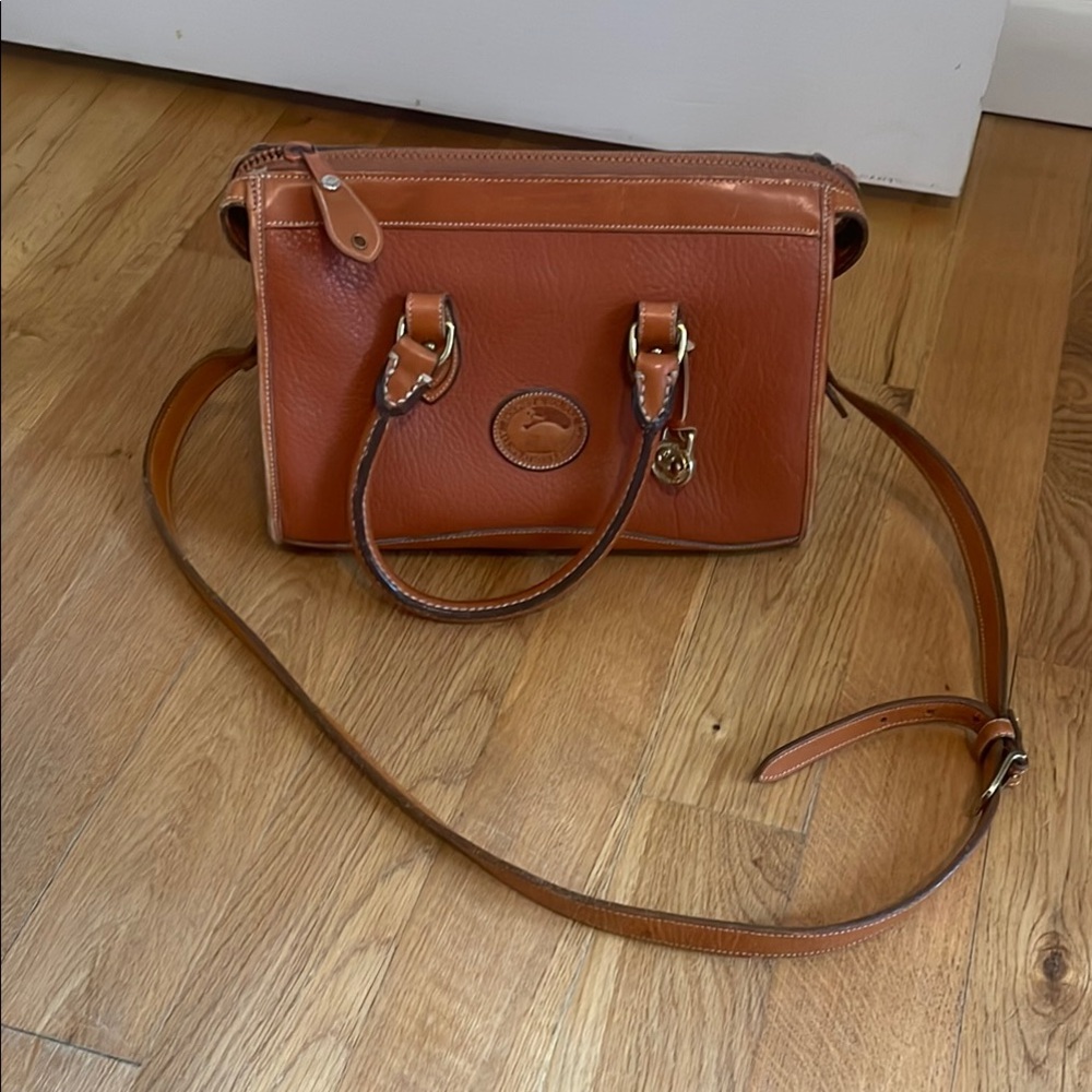 Dooney & Bourke Leather Crossbody Bag with Structured Design
